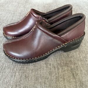 Eastland Womens Kelsey Brown Leather Comfort Clogs Size 7.5M Slip On Classic
